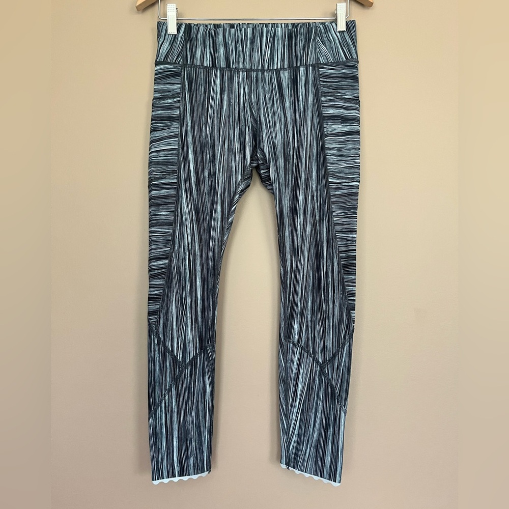 {Lululemon} Tight Stuff Tight II 25" in Low Tide Alpine White Black - Womens 8